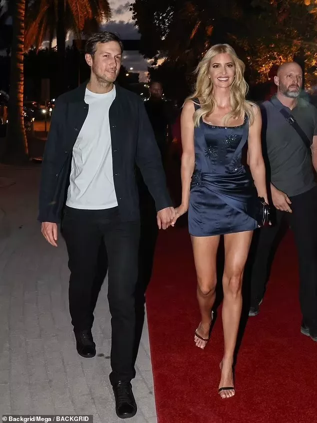 42岁伊万卡携夫赴宴,金发长腿很惊艳