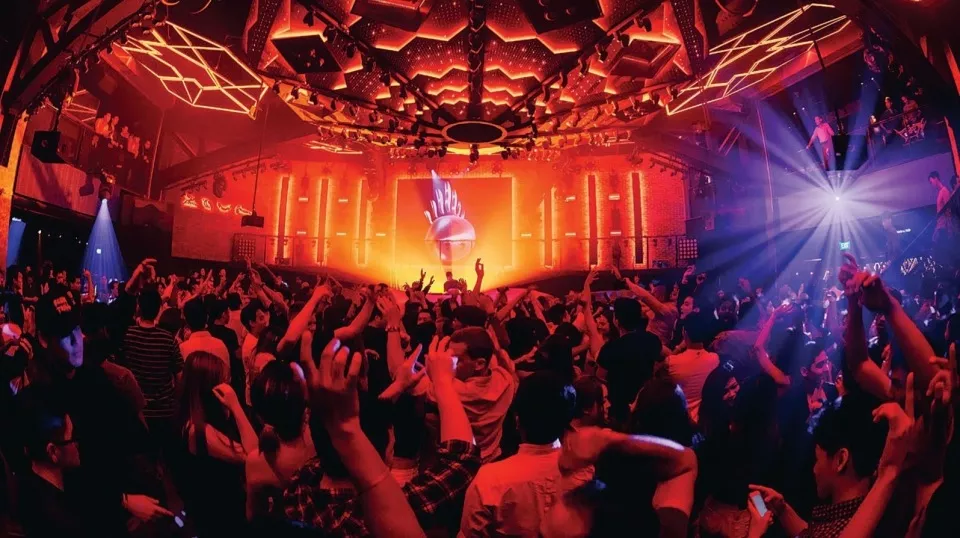 中国人，&ldquo;入侵&rdquo;新加坡的夜生活