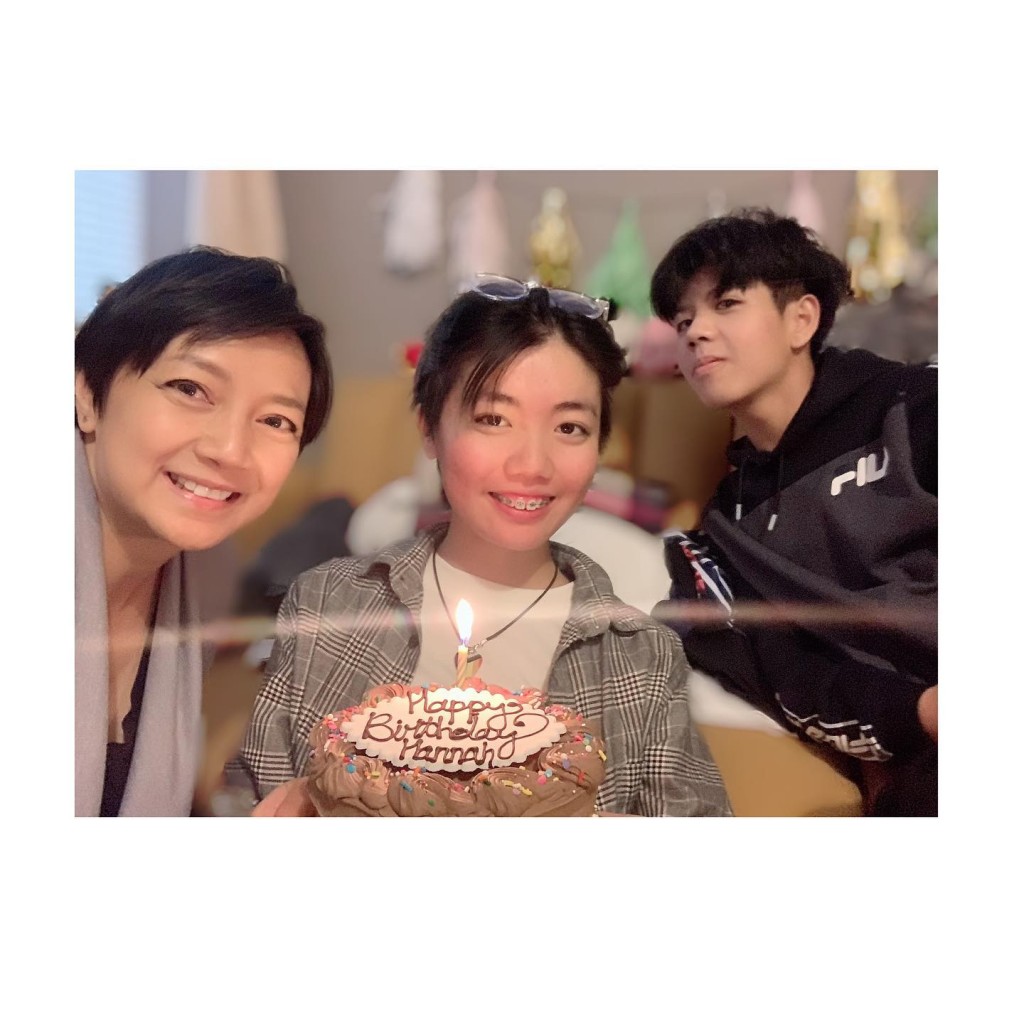 囝囝都有现身。 囝囝都有现身。