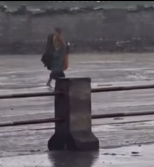 「释明慧」在雨中继续苦行。 facebook 「释明慧」在雨中继续苦行。 facebook