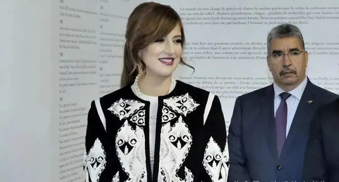 &middot;萨尔玛（左）。