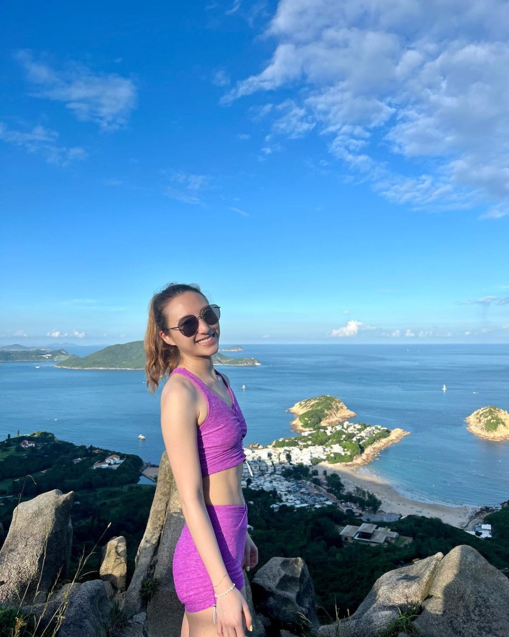 何超云与消防员订婚后,生活越来越贴地。 何超云与消防员订婚后,生活越来越贴地。