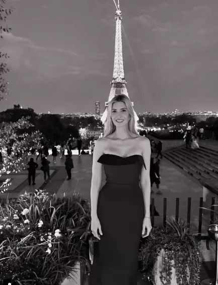 43岁伊万卡巴黎惊艳亮相闪瞎眼!360°无死角美丽频遭质疑:这是又动脸了 43岁伊万卡巴黎惊艳亮相闪瞎眼!360°无死角美丽频遭质疑:这是又动脸了