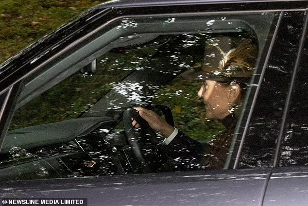 凯特王妃结束化疗后首次现身!开路虎带威廉出行,衣着精致耳环耀眼夺目 凯特王妃结束化疗后首次现身!开路虎带威廉出行,衣着精致耳环耀眼夺目