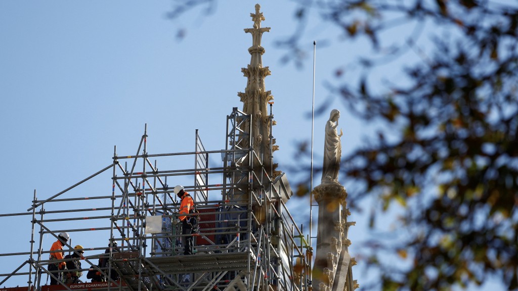 巴黎圣母院火灾后花了5年时间重建,2024年10月底,重新开放个多月前,修复工作仍在继续。 路透社 巴黎圣母院火灾后花了5年时间重建,2024年10月底,重新开放个多月前,修复工作仍在继续。 路透社