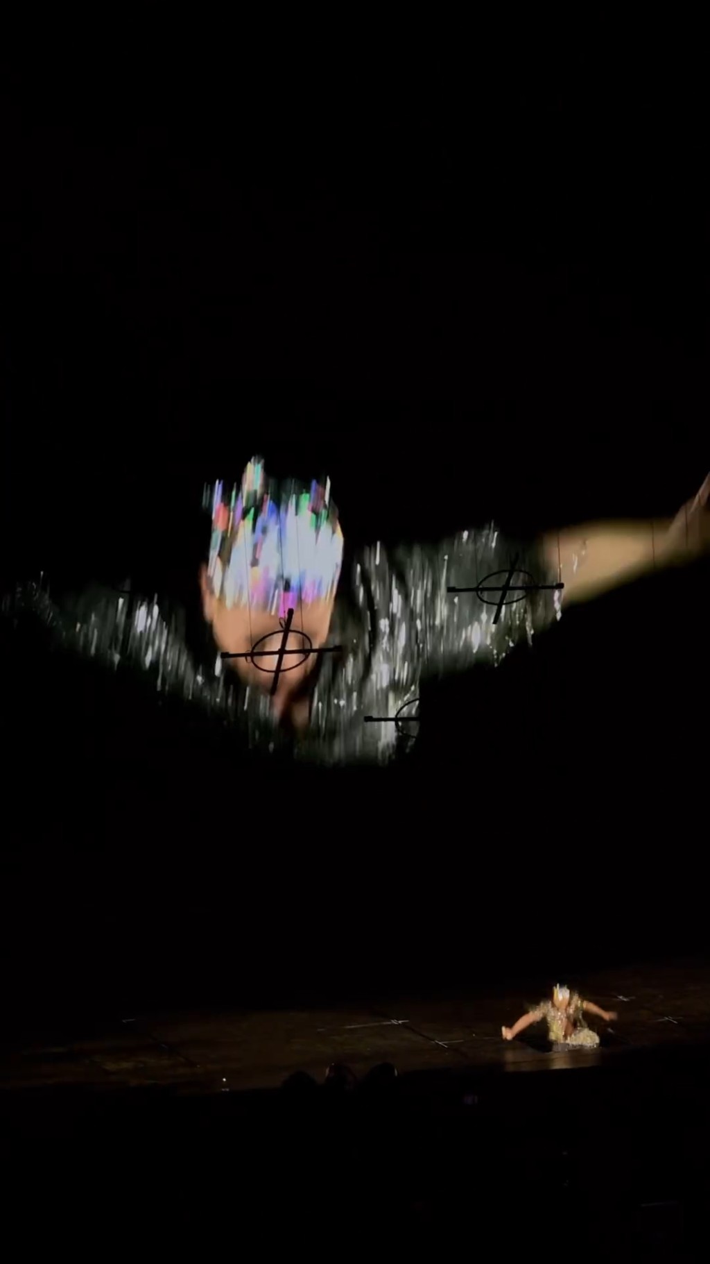 郭富城向后时堕台。 郭富城向后时堕台。