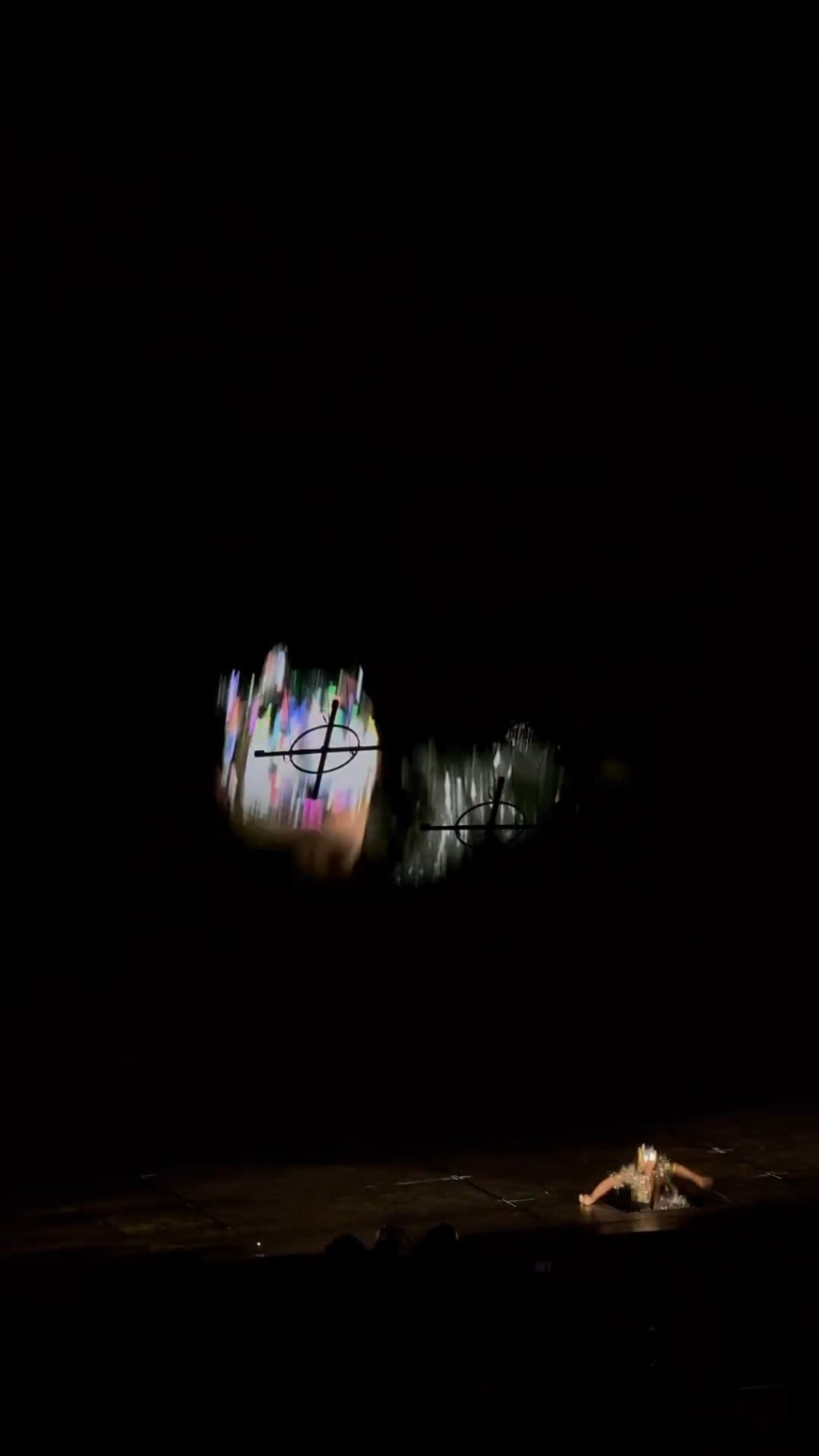 郭富城向后时堕台。 郭富城向后时堕台。