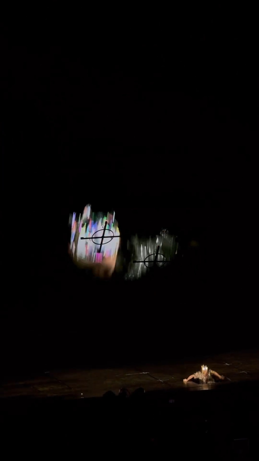 郭富城向后时堕台。 郭富城向后时堕台。