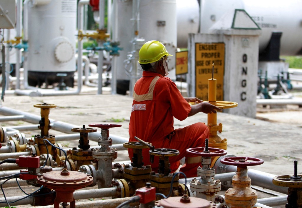 特朗普指，进口原油及天然气最早自2月18日起要支付关税。路透社