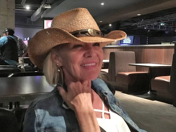 Edmonton woman 图片