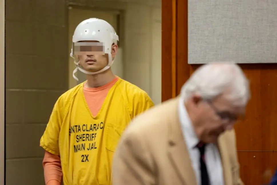 ▲陈某此前出席庭审