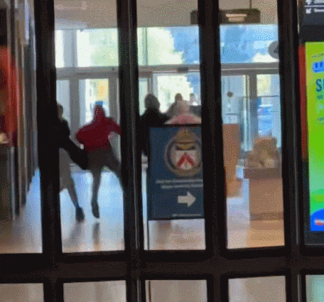 “吓不活了” 加拿大华人亲历FairviewMall劫案 “吓不活了” 加拿大华人亲历FairviewMall劫案