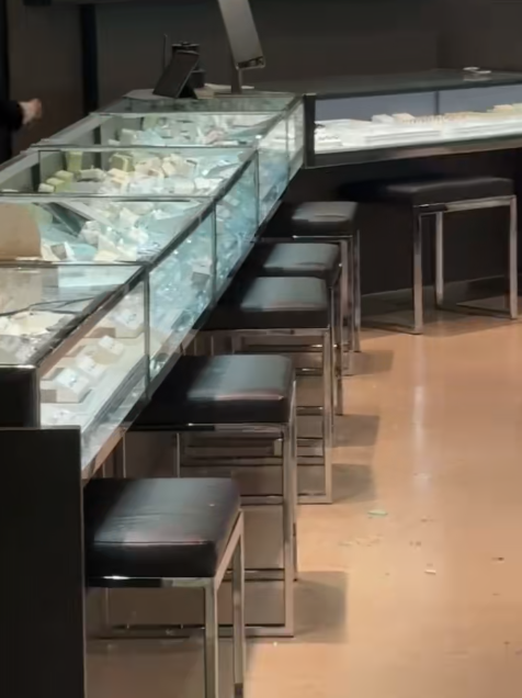 “吓不活了” 加拿大华人亲历FairviewMall劫案 “吓不活了” 加拿大华人亲历FairviewMall劫案