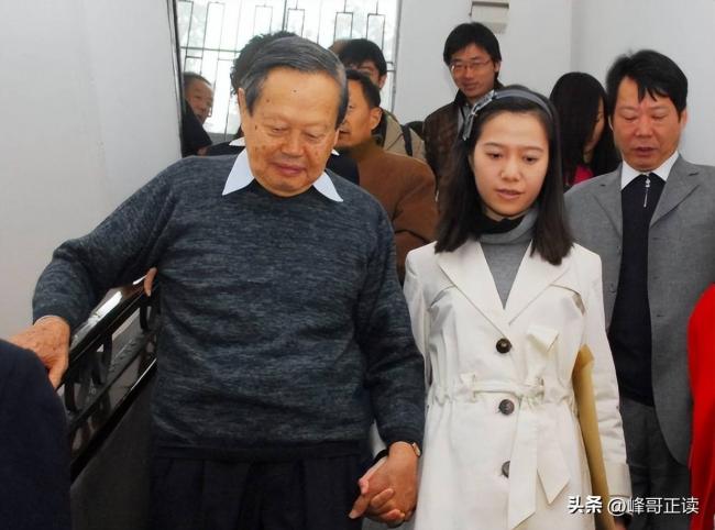 杨振宁与长子的一通电话，暴露了翁帆真实地位