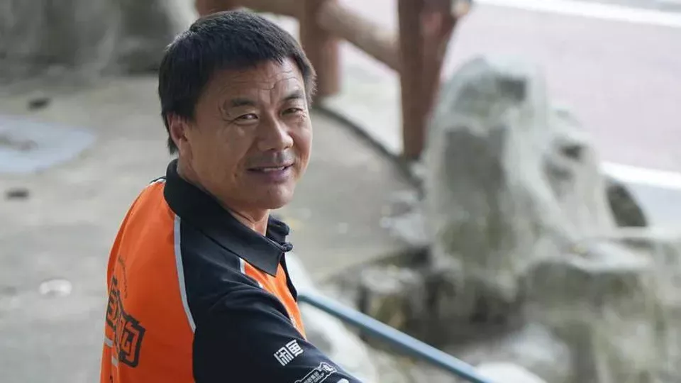 外卖骑手大叔获中国顶级文学奖：灵感来自日常工作
