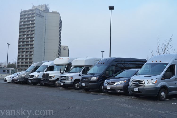 【加华旅游】大 中 小 旅游商务车，机场，游轮码头接送，温哥华，西雅图，班夫洛矶山脉，深度定制包车游