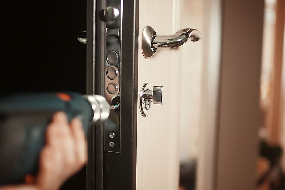 室友因租房纠纷在不快中更换锁