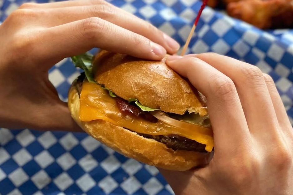 一家开业44年的汉堡餐厅将在温哥华开设首家分店