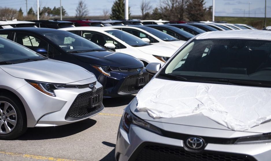 安大略省渥太华的一家汽车市场内可以看到新的丰田汽车。DesRosiers Automotive Consultants Inc. 表示,2024年10月的汽车销量比去年同期增长了8.8%。加拿大新闻社/贾斯廷·唐