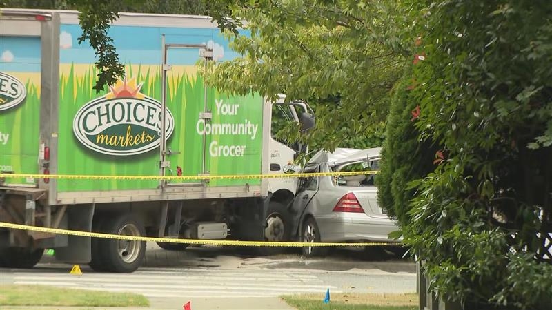 2025年9月9日,温哥华发生致命交通事故,紧急救援人员正在现场处理。(CityNews 图片)