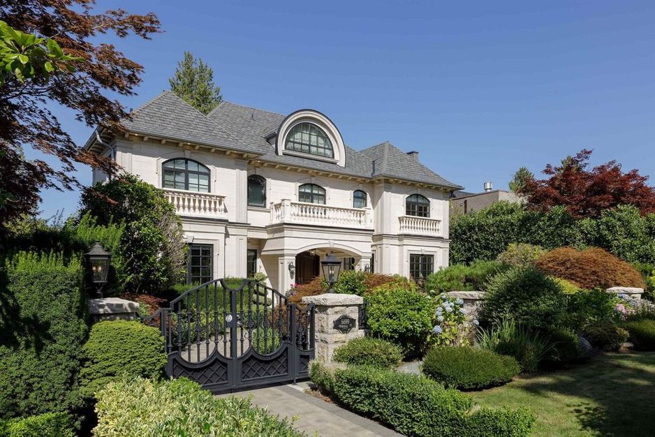 温哥华一座豪华住宅在热门地区以低于要价300万的价格成交