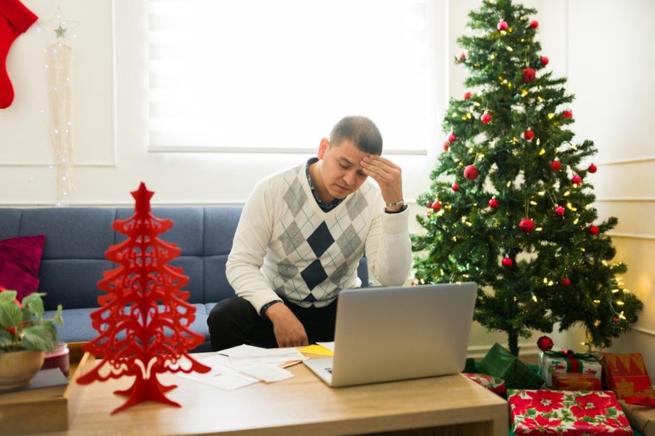 制定一个 realistic 的假期预算是缓解财务压力的一种方法。Antonio_Diaz/iStock/Getty Images Plus/Getty Images