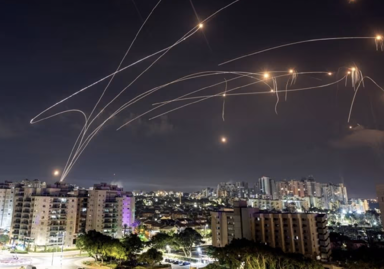 火箭弹袭击已致以色列1死16伤 以军宣布进入战争状态_新闻频道_央视网(cctv.com)