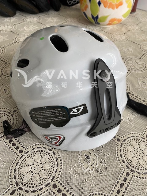 221217132107_滑雪头盔1.jpg
