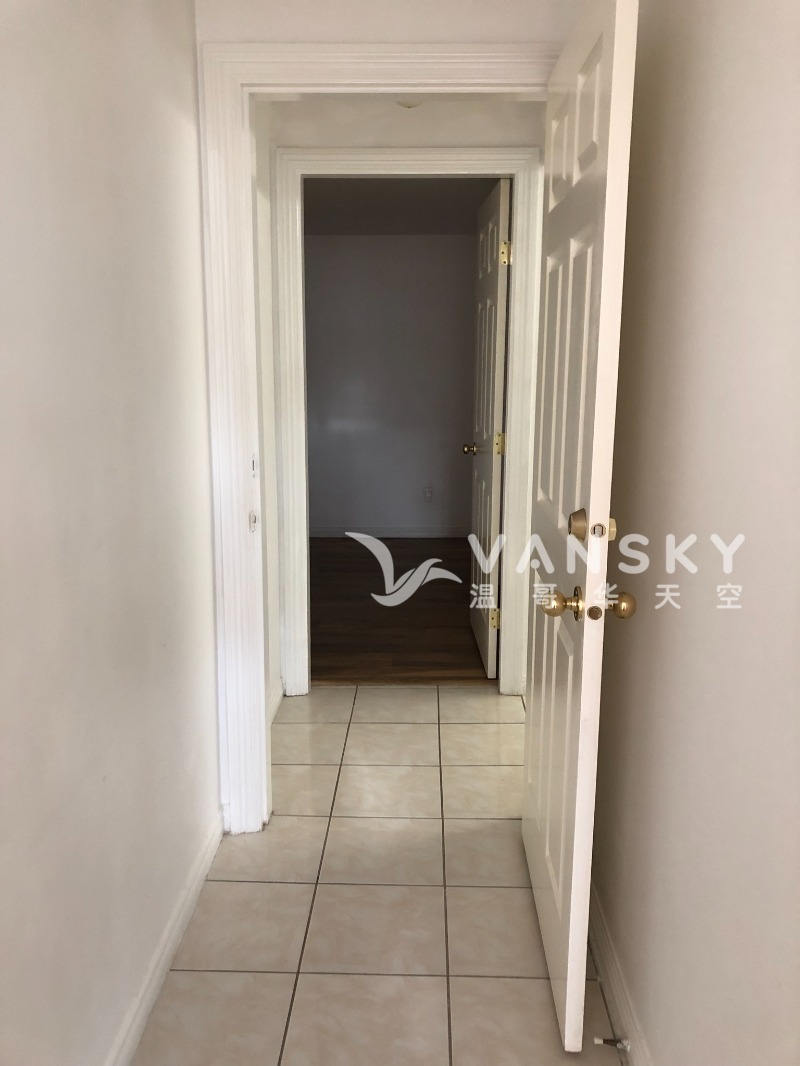 230106210300_Hallway.JPEG