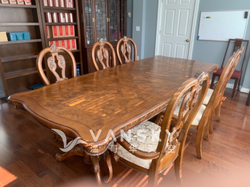 纯实木餐桌出售