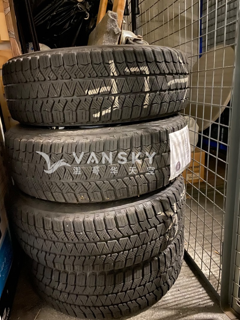 4只很新雪胎+4只轮毂
