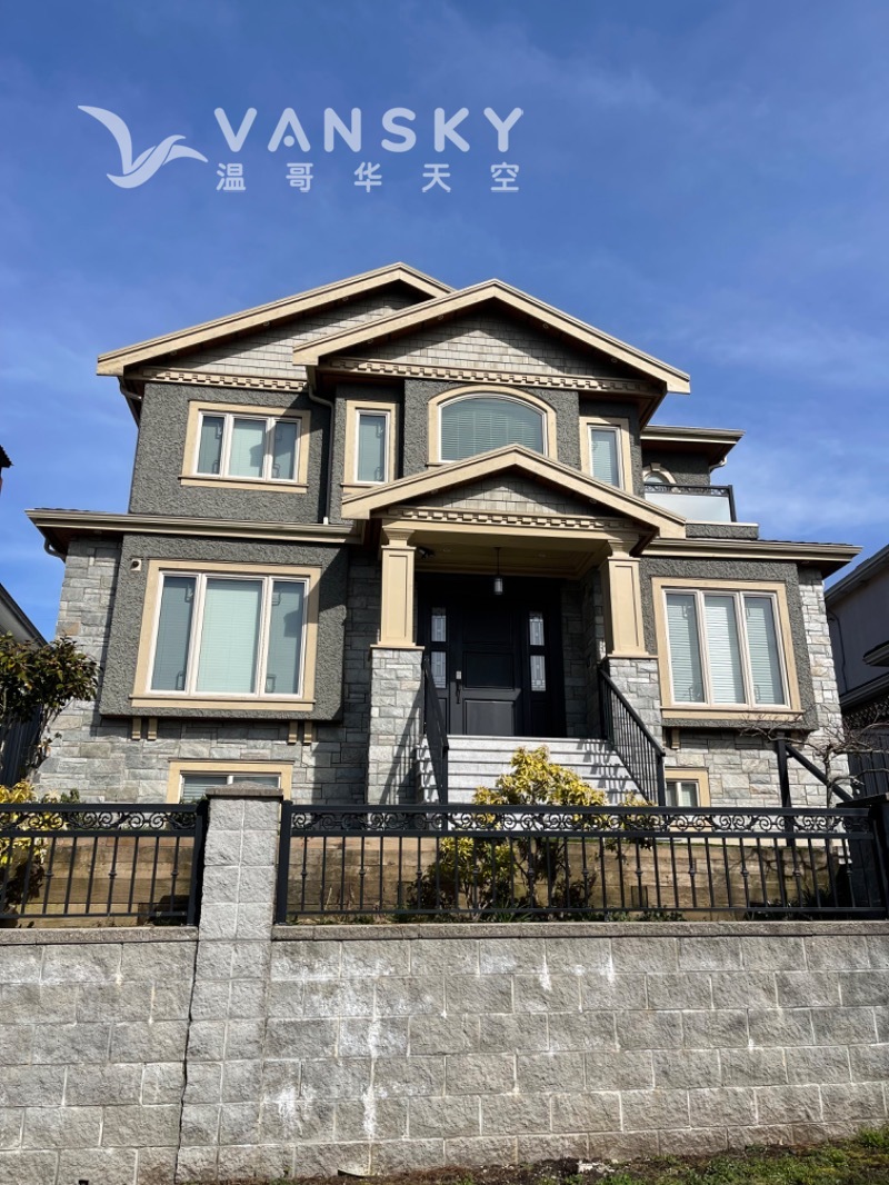 温东豪宅，半地下2室一厅750尺，独立出入，首次出租，2600全包