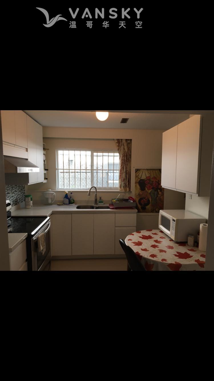 240514205701_kitchen.jpg