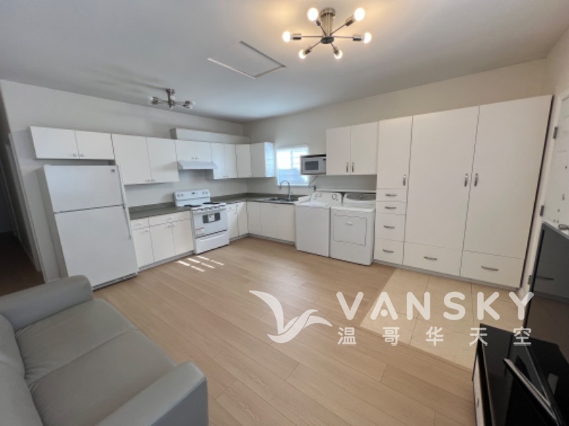 列治文独立屋宽敞两房一厅出租