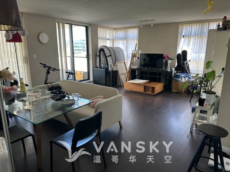 列治文 Lansdowne Mall对面公寓主卧分租