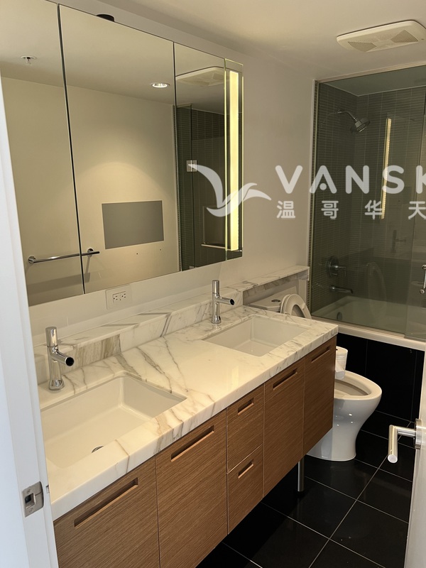 温哥华市中心2房2卫1Den