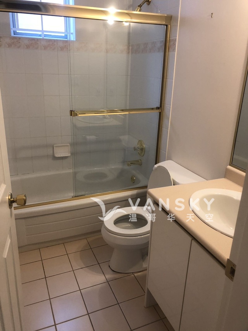 温西透亮半地下室