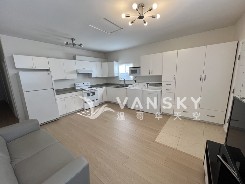 列治文独立屋宽敞两房一厅出租