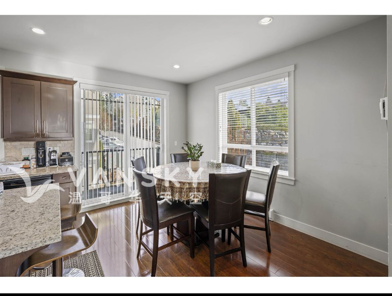 兰里中心townhouse三室三卫3300