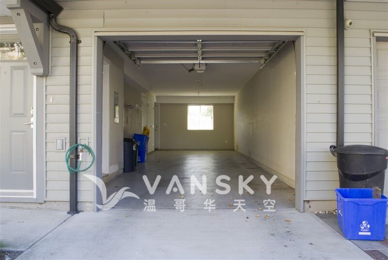 列治文Walmart三房城市屋出租