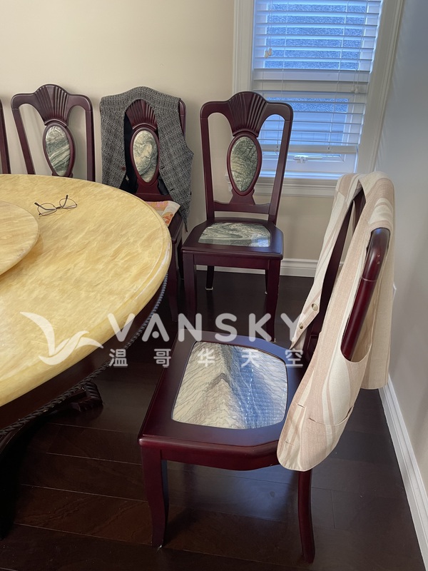 搬家卖钢琴和沙发和餐桌