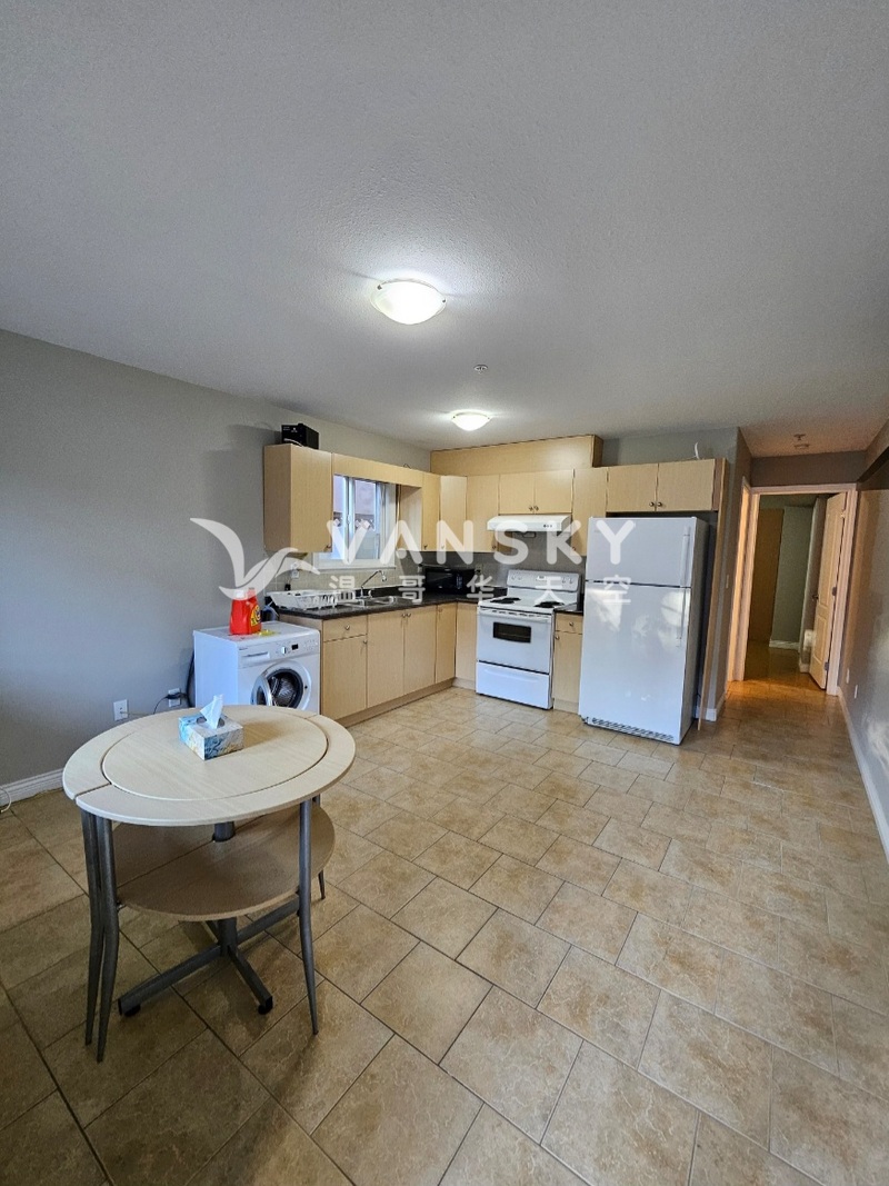 溫東近41街夾Knight 安靜平地獨立門口一房包家具