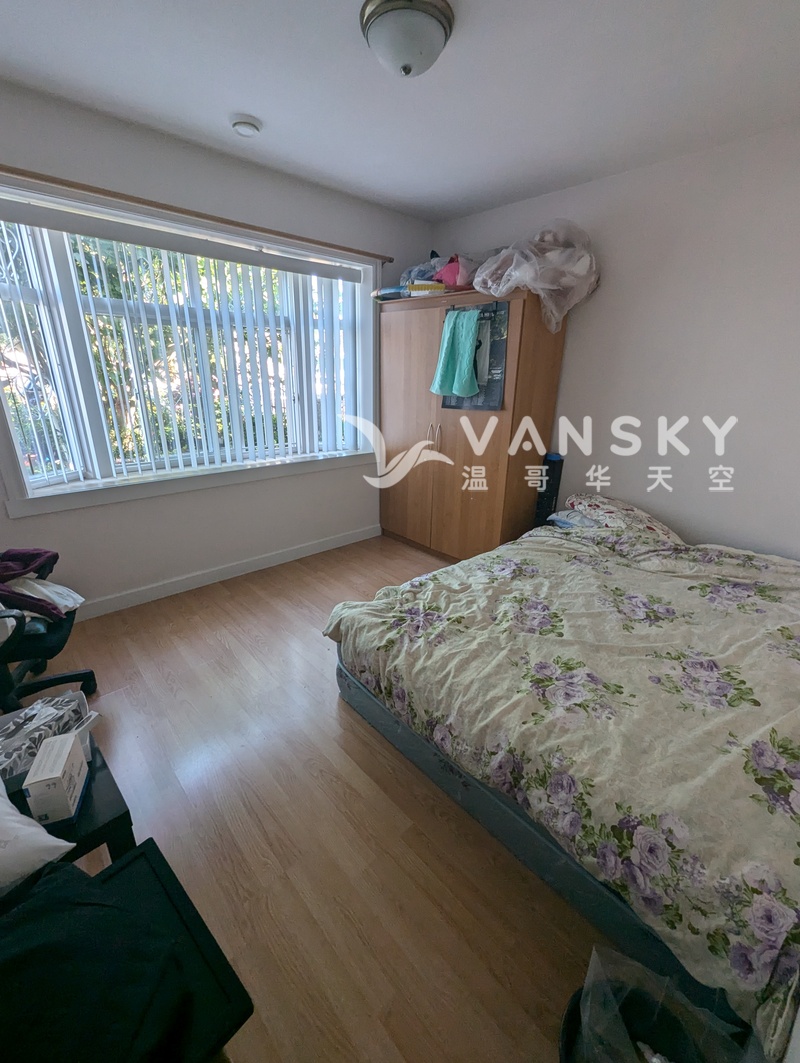 温哥华东近41内街平地两房一厅