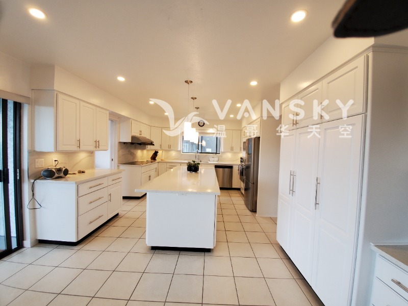 Burnaby 靠近SFU一房（二楼）招租一个女生