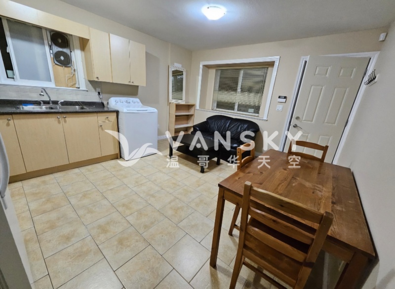 溫東近41街夾Knight 两房平地獨立門口14