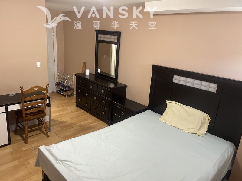 天车站附近一独立出入大套房800/月