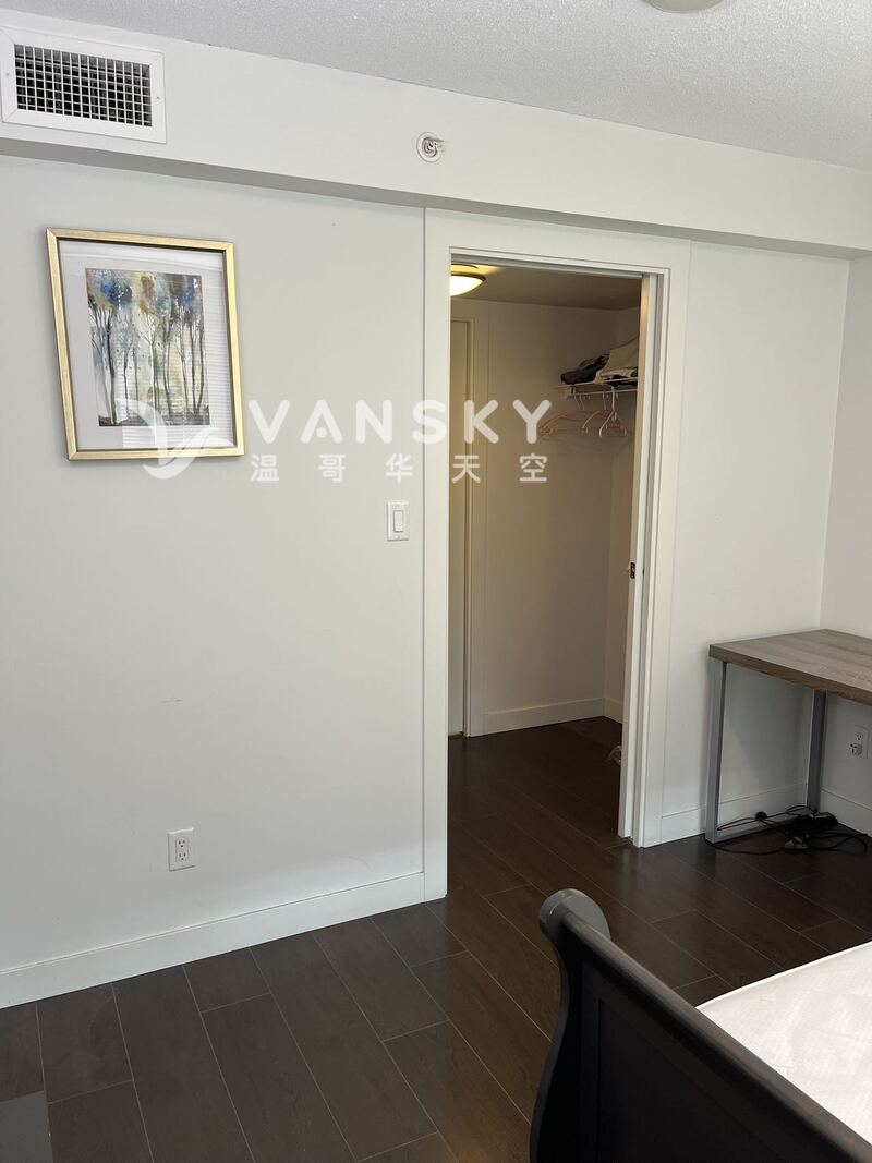 列治文高层水泥公寓主卧出租