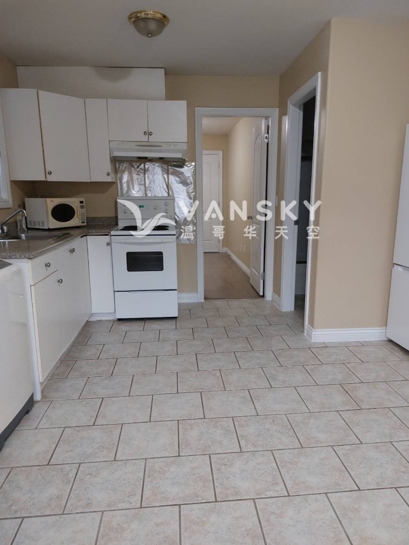 出租温哥华58夹main街 一楼独立出入一室一厅一卫 紧邻公交站 生活交通便利