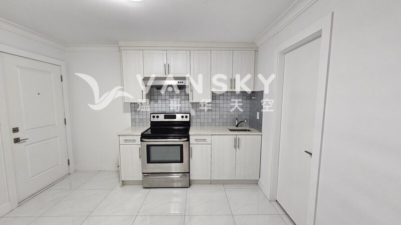 出租地下室套房 - 一房一廳一衛，附冰箱與專屬洗衣機，獨立出入口