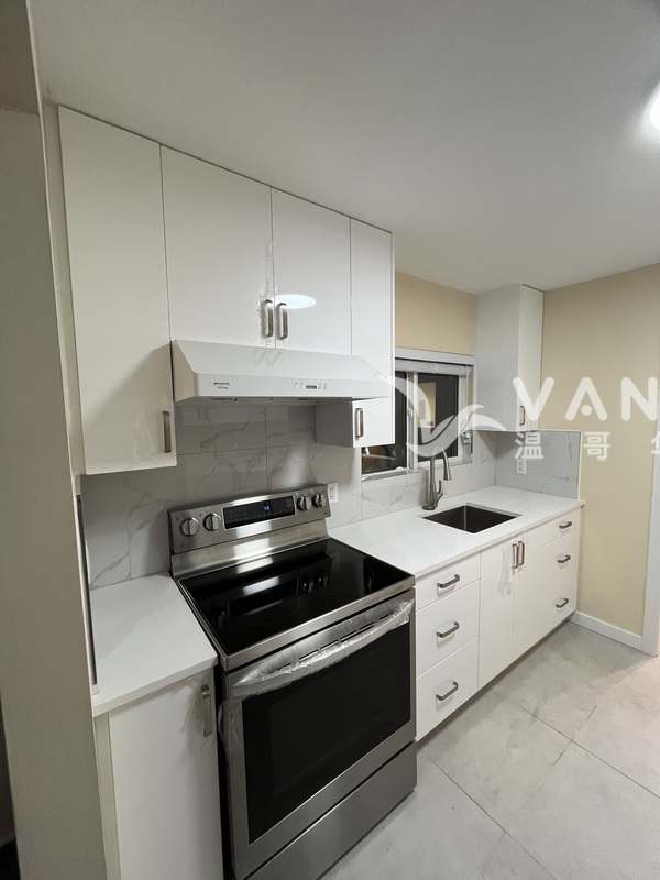 二房一卫一全功能厨房一厅